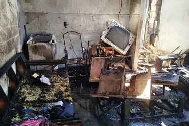 
				Bíblia fica intacta após incêndio destruir completamente casa em Arapiraca
			
			