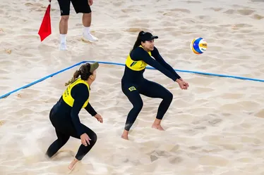 
				Carol e Rebecca são superadas por campeãs mundiais no Areia Games

			