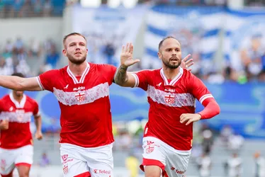 
				Com gols de Baggio e Vinicius Barata, CRB bate CSA e vai à grande final do Alagoano: 2x0

			