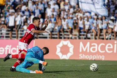 
				Com gols de Baggio e Vinicius Barata, CRB bate CSA e vai à grande final do Alagoano: 2x0

			