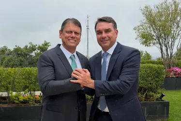 
				CPMI enrola e oposição leva Master para comissões
			
			