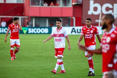 
				CRB arranca empate com o Vila Nova na estreia da Série B do Brasileiro 2026: 2 a 2

			
