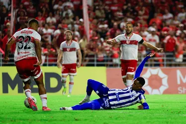 
				CRB vence CSA e tem a vantagem de perder por 1 gol de diferença no jogo de volta: 2x0

			