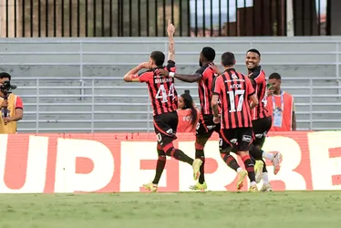 
				Em jogo de seis gols, CRB perde para o Vitória, pela 2ª rodada da Copa do Nordeste: 4x2

			
