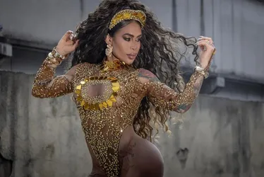 Fabi Frota Brilha no Carnaval: Musa Fitness Celebra 22 Anos de Folia com Fantasia Exclusiva