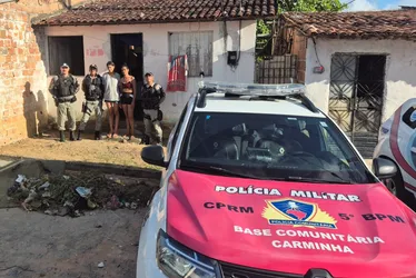 
				PMs que salvaram adolescente durante engasgo visitam menina: 'Pensei que ia perder a minha filha'
			
			