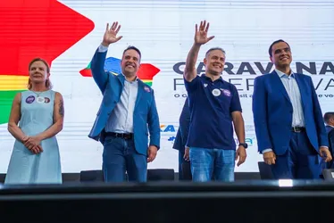 
				Renan anuncia saída do ministério em 30 dias e assume tom de candidato
			
			