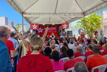 
				Renan, Dantas e Lessa: nova sede do PT mostra força de Medeiros
			
			