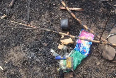 <br /> Sandália e biscoito: veja objetos encontrados com ossada em Coruripe<br /><br />