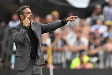 
				Vasco segue busca por novo treinador após saída de Diniz; conheça os favoritos
			
			