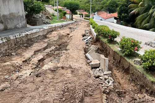 
				Chuva histórica causou estragos em flats e comércios de Piranhas
			
			