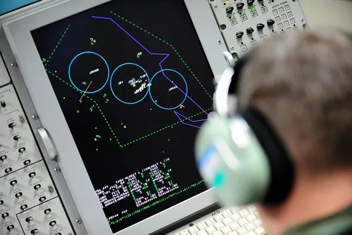 
				Como funciona o E-3 Sentry, avião espião dos EUA destruído pelo Irã
			
			