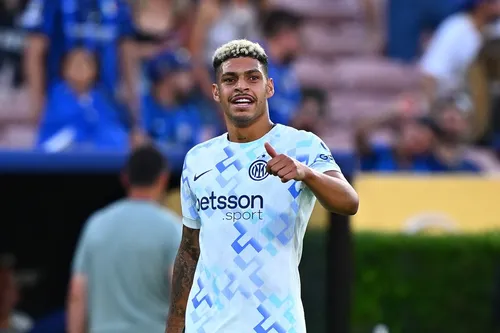 
				Ex-Botafogo, Luis Henrique marca primeiro gol por gigante europeu e comemora
			
			