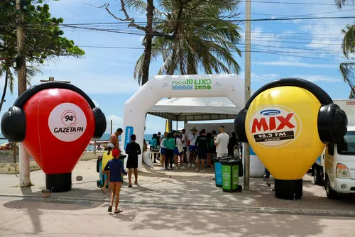
				Francês recebe projeto Praia 10 Lixo Zero e mobiliza turistas, ambulantes e moradores
			
			
