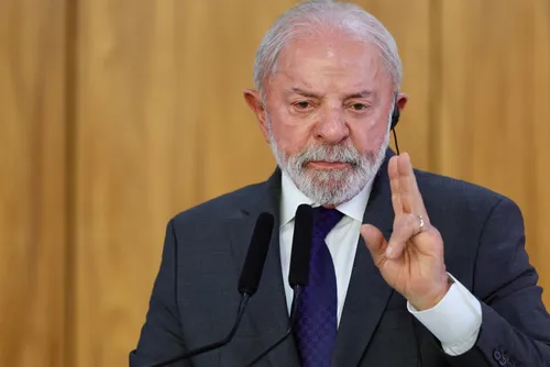 
				Planalto tenta emplacar relator da PEC da escala 6×1
			
			