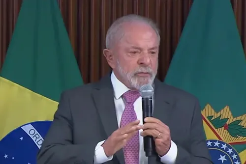 
				Lula confirma Alckmin como seu vice na chapa pela reeleição
			
			