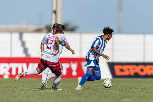 
				Na estreia de Moacir Júnior, CSA goleia CSE e avança à final da Copa Alagoas: 5 x 0
			
			