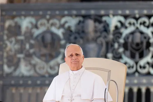
				Papa Leão XIV pede cessar-fogo imediato na guerra no Irã
			
			