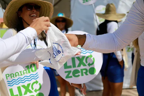
				Francês recebe projeto Praia 10 Lixo Zero e mobiliza turistas, ambulantes e moradores
			
			