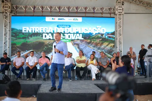 
				Renan Filho entrega novo trecho da duplicação da BR-101; investimento foi de R$ 20 mi
			
			