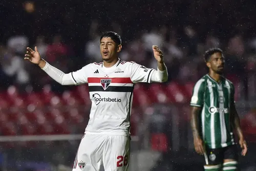 
				São Paulo leva vantagem no duelo contra o Coritiba; confira os números
			
			