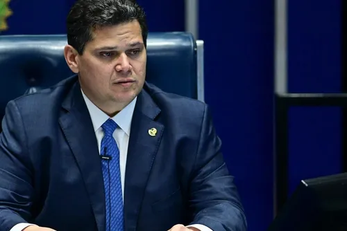 
				Advogado de ex-diretor do Master foi secretário nacional de Justiça e esteve no casamento de Lula
			
			
