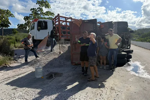 
				Veja imagens do grave acidente que deixou um ferido na Av. Cachoeira do Meirim
			
			