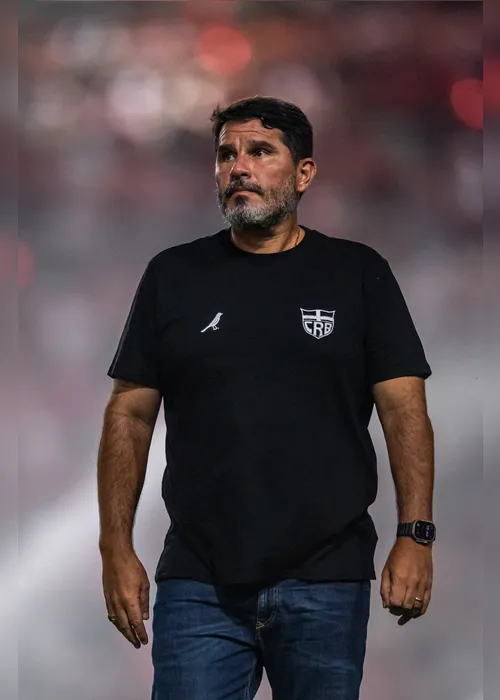 
				Barroca admite partida abaixo do CRB e chama a responsabilidade por derrota na Série B
			
			