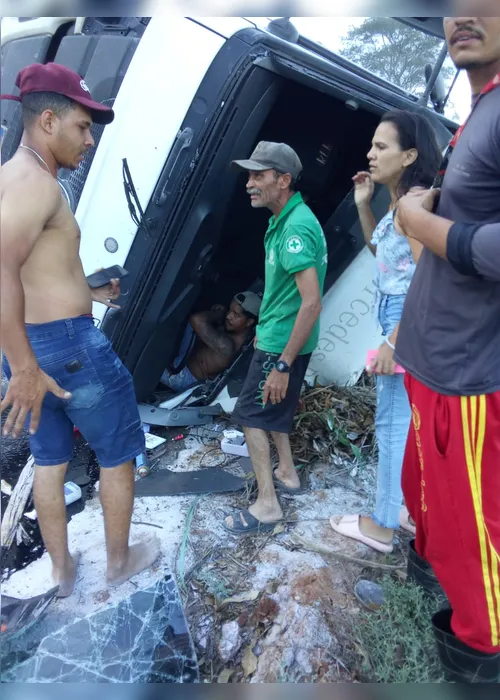 
				Caminhão tomba em São José da Laje e motorista é socorrido para hospital
			
			