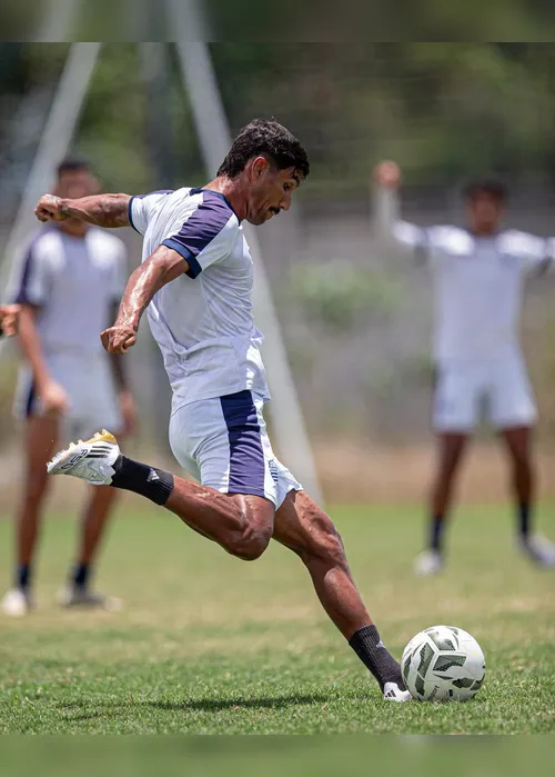 
				CSA enxuga grupo e anuncia saídas do meia Igor Guilherme e do atacante Buba
			
			