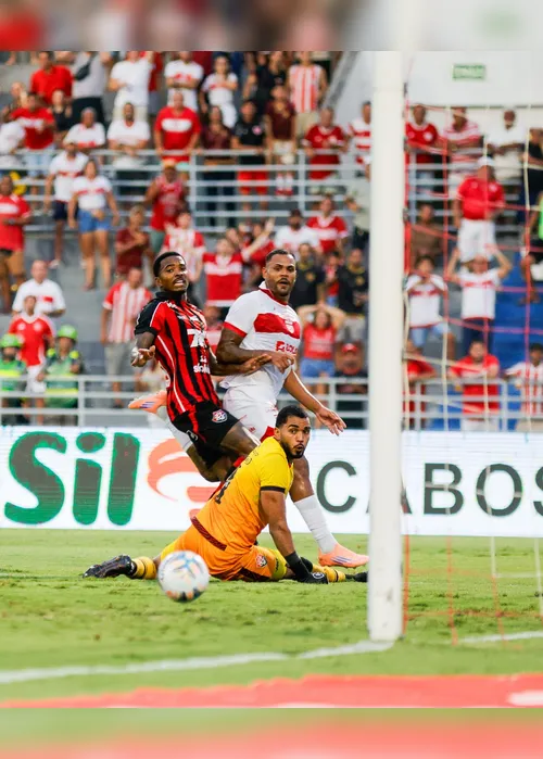 
				Em jogo de seis gols, CRB perde para o Vitória, pela 2ª rodada da Copa do Nordeste: 4x2

			