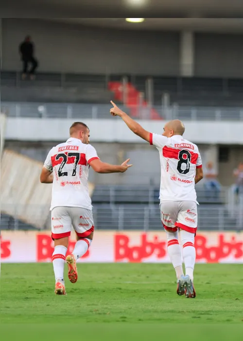 
				Em jogo de seis gols, CRB perde para o Vitória, pela 2ª rodada da Copa do Nordeste: 4x2

			