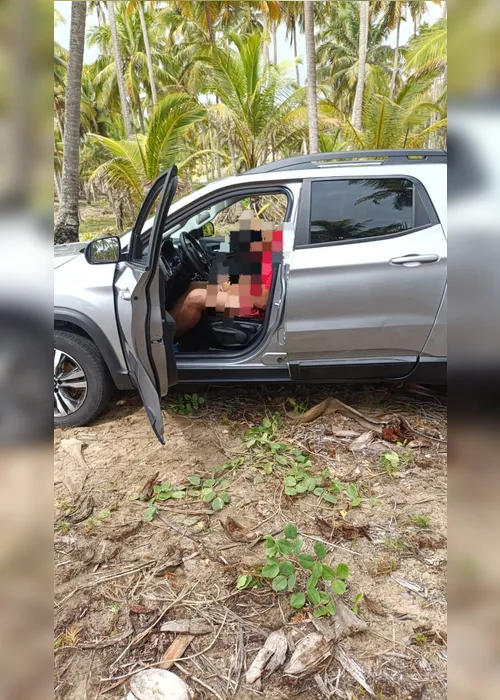 
				Jovem é encontrado morto com tiro na cabeça dentro de carro na Praia da Sereia
			
			