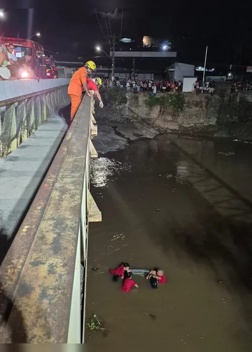 
				Suspeito de arrombamento a lotérica morre afogado após carro cair no Rio Mundaú; dois são presos

			