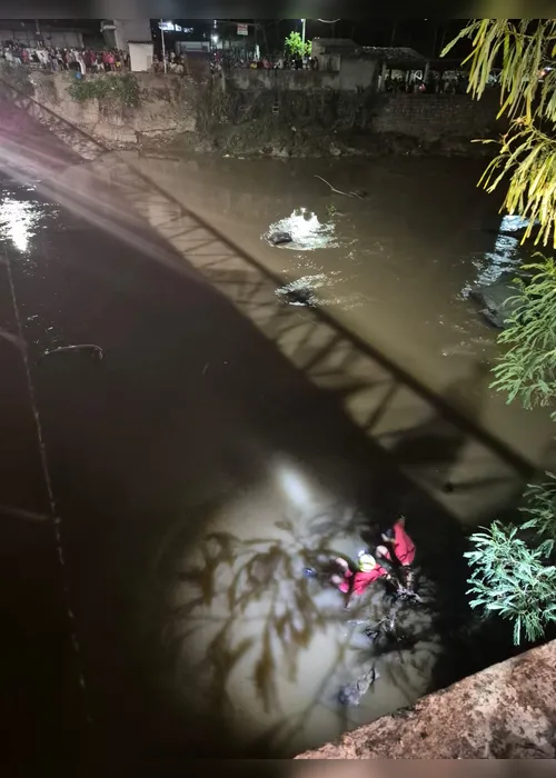 
				Suspeito de arrombamento a lotérica morre afogado após carro cair no Rio Mundaú; dois são presos

			
