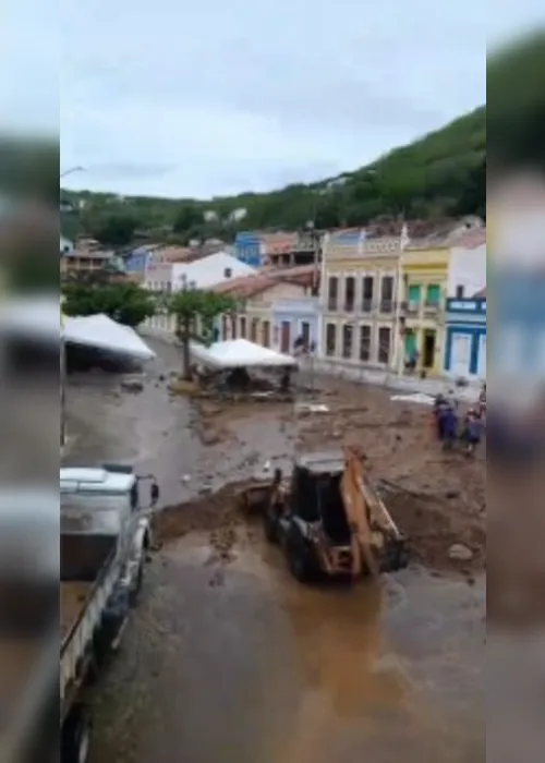 
				Vídeo: chuva deixa rastro de destruição em Piranhas
			
			