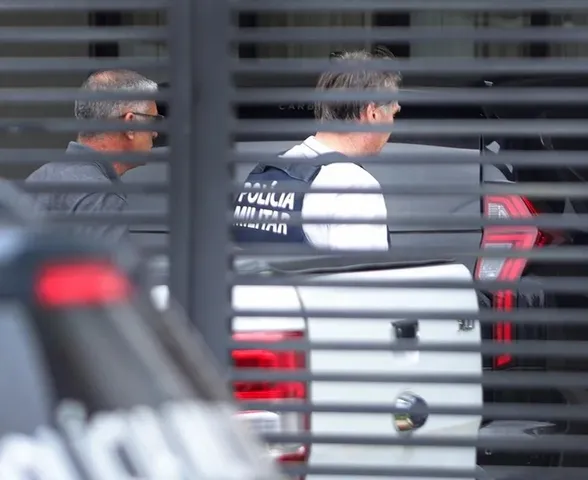 Bolsonaro pede a Moraes autorização para receber nora e netas em casa