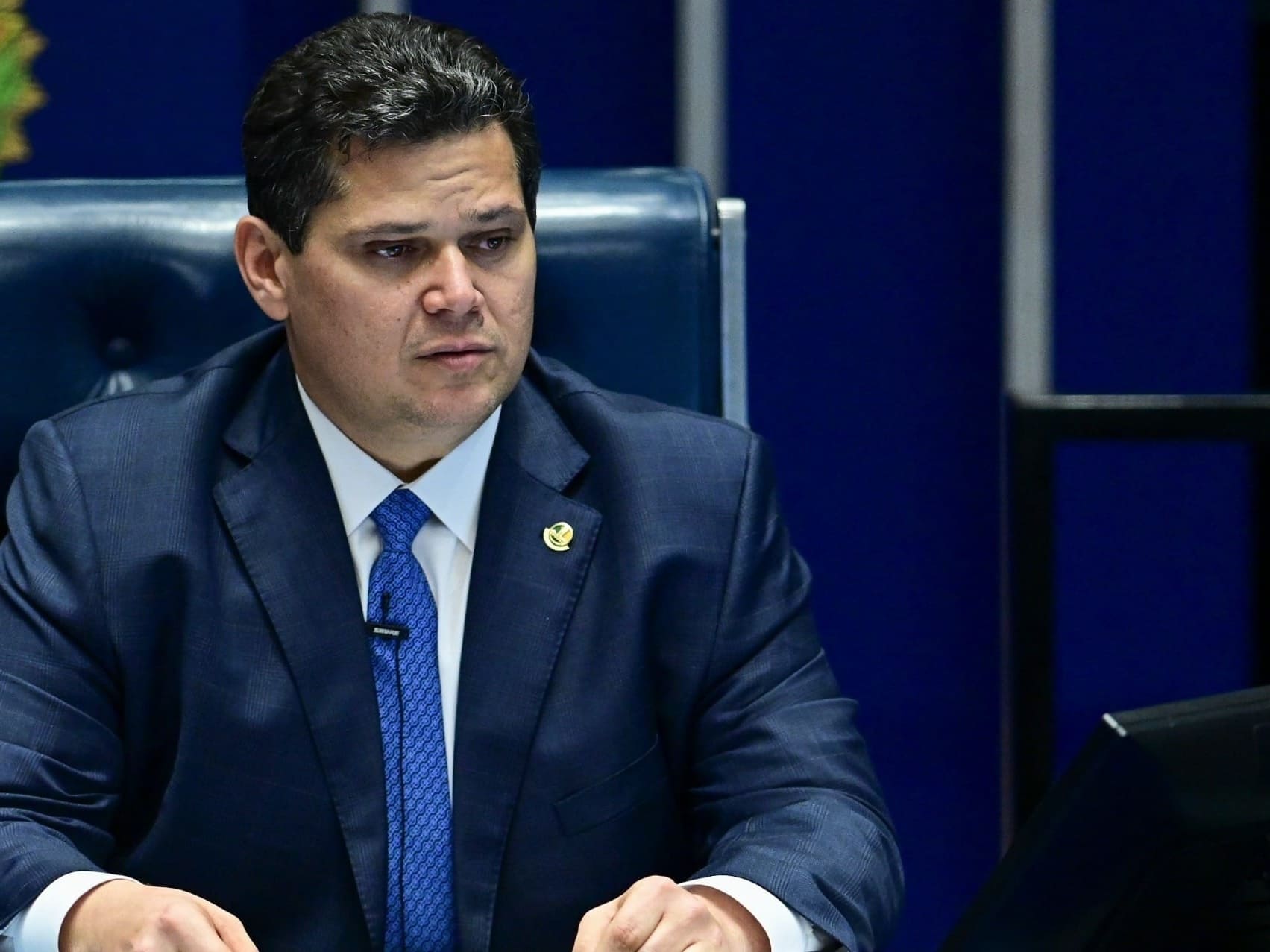Desgastado e enrolado com Vorcaro, Alcolumbre vê sua reeleição escapar no Senado