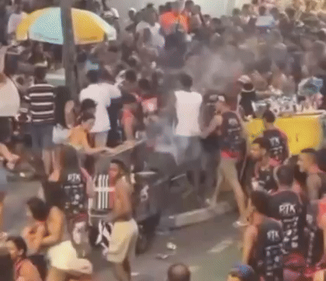 VÍDEO: briga generalizada em bloco assusta foliões na orla de Maceió