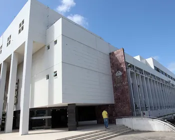 Júri absolve advogado acusado de matar taxista em disputa por ponto em shopping de Maceió