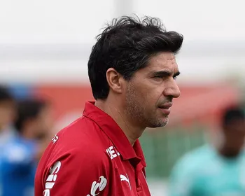 Conmebol abre investigação contra Abel Ferreira por gesto a Flaco em gol do Palmeiras