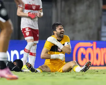 Goleiro do CRB, Matheus Albino tem luxação no ombro e passará por cirurgia