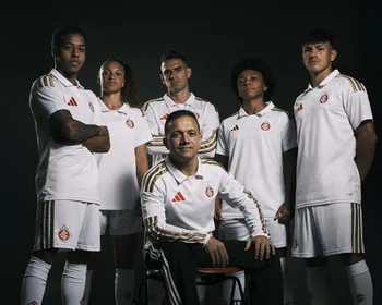 Internacional lança novo uniforme em homenagem aos 20 anos do título mundial