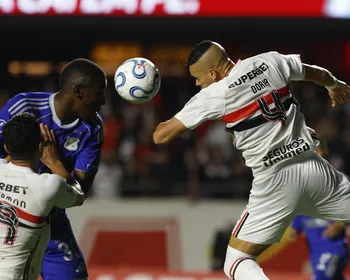 Titular do São Paulo vira alvo após empate na Sul-Americana: 'Vergonhoso'