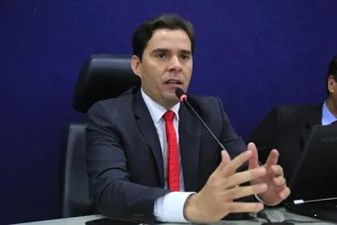 
				TRE-AL extingue ação contra Kelmann Vieira e mantém mandato de vereador
			
			