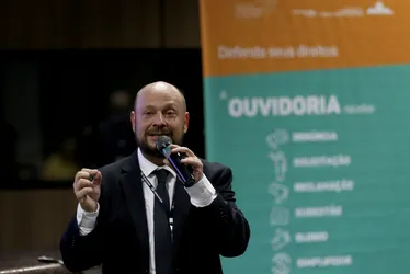 
				Lula manda apressar projetos, após pesquisa
			
			
