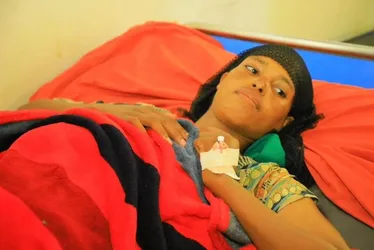 Mulher dá à luz quíntuplos após 12 anos tentando engravidar