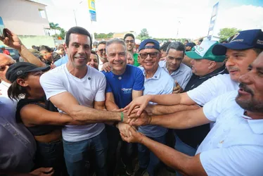 
				Paulo e Renan Filho inovam com caravanas e vão a 12 cidades num só dia
			
			