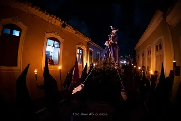 
				Procissão do Fogaréu ilumina Marechal Deodoro e revive tradição de mais de 300 anos
			
			