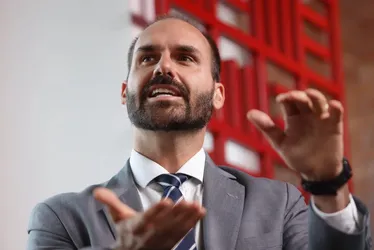 
				“Quero que Moraes me intime”, diz Eduardo Bolsonaro após medida no STF
			
			